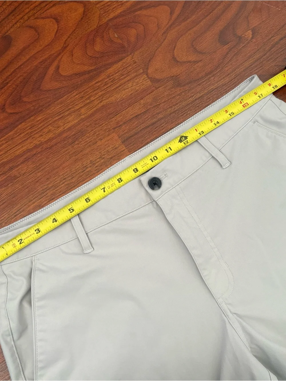 Vuori Men's Vuori Meta Cargo Short Shorts Beige Grey Size 34 Casual Comfort USA